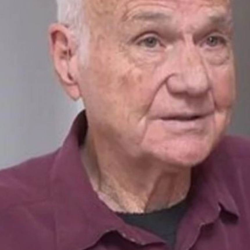 Tiene 85 años, fue sacerdote y ahora es actor porno